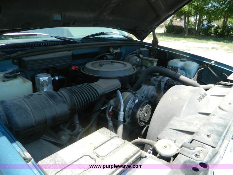 image for item B3772 1993 GMC Suburban 1500 SUV