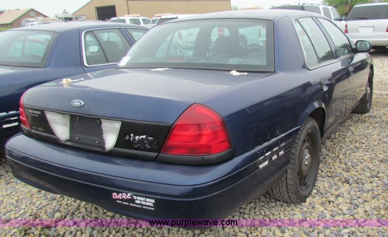image for item B7221 2006 Ford Crown Victoria Police Interceptor