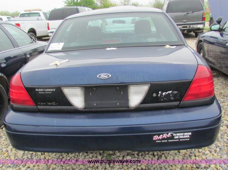 image for item B7221 2006 Ford Crown Victoria Police Interceptor