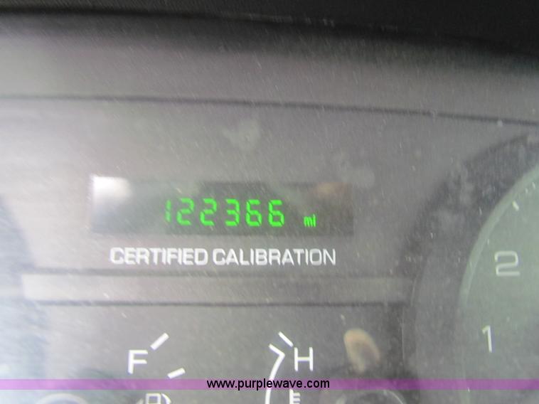 image for item B7221 2006 Ford Crown Victoria Police Interceptor