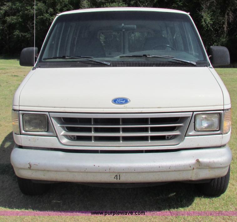 image for item B7298 1992 Ford Club Wagon van