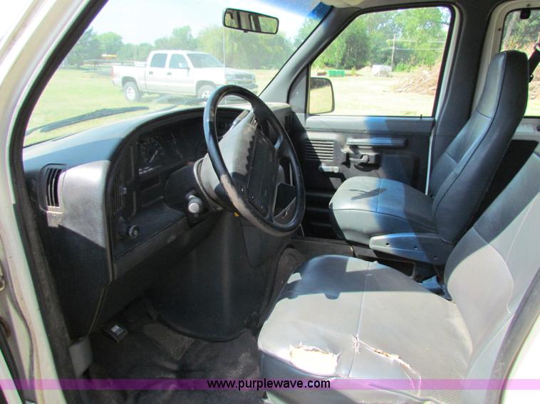 image for item B7298 1992 Ford Club Wagon van