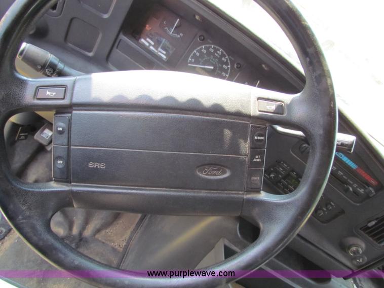 image for item B7298 1992 Ford Club Wagon van