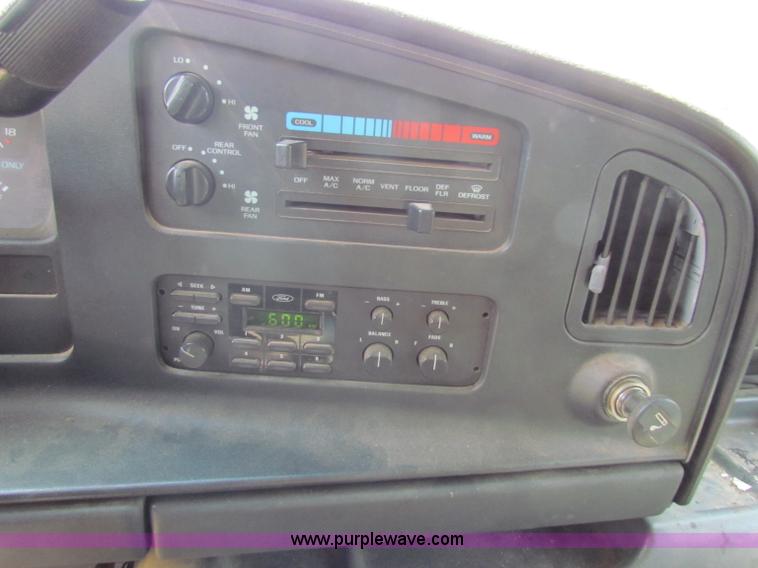 image for item B7298 1992 Ford Club Wagon van