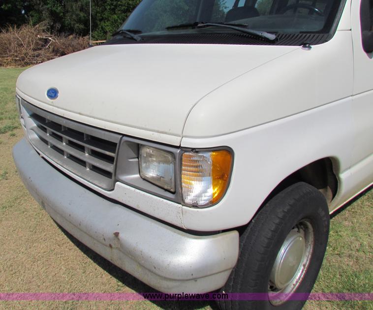 image for item B7298 1992 Ford Club Wagon van