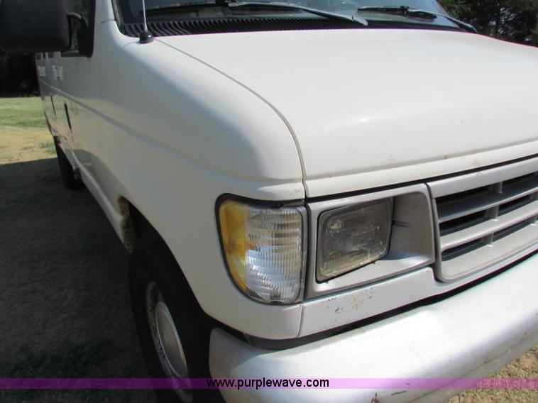 image for item B7298 1992 Ford Club Wagon van