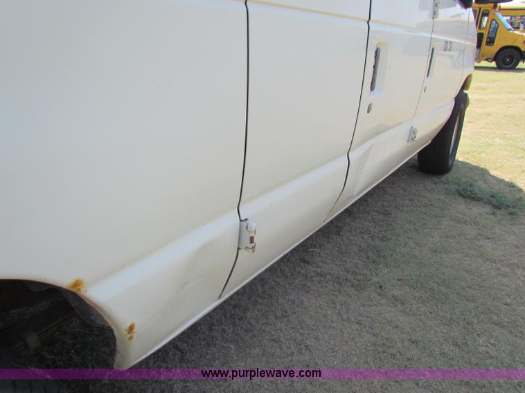 image for item B7298 1992 Ford Club Wagon van