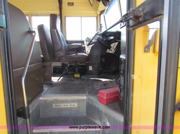 image for item B7301 1998 Ford B800 school bus