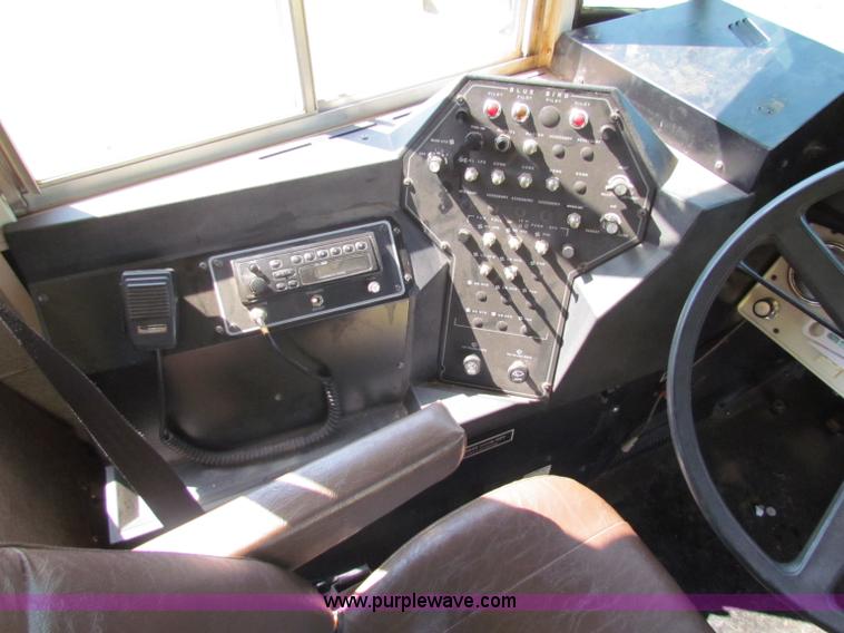 image for item B7301 1998 Ford B800 school bus