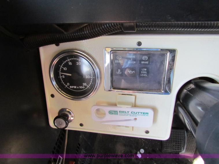 image for item B7301 1998 Ford B800 school bus