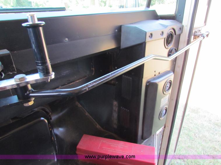 image for item B7301 1998 Ford B800 school bus