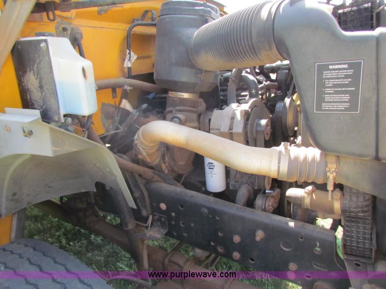 image for item B7301 1998 Ford B800 school bus