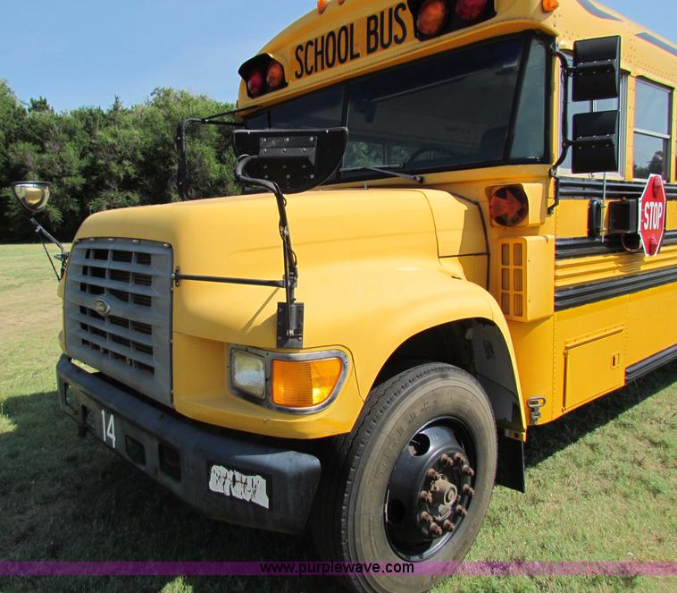 image for item B7301 1998 Ford B800 school bus