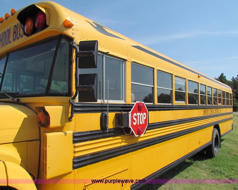 image for item B7301 1998 Ford B800 school bus