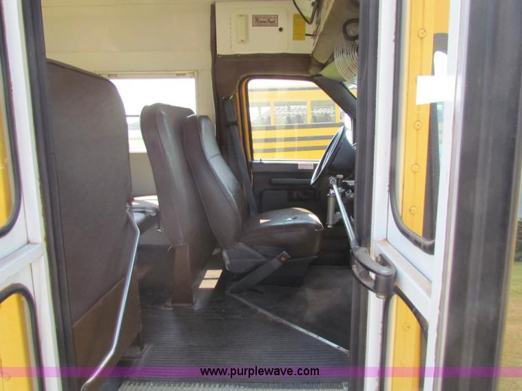 image for item B7302 1992 Ford E350 school bus