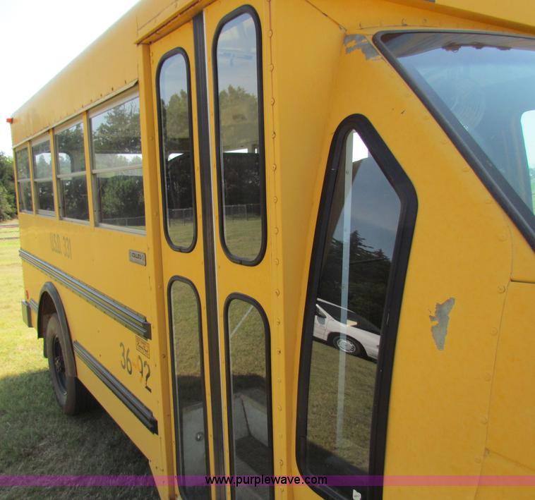 image for item B7302 1992 Ford E350 school bus