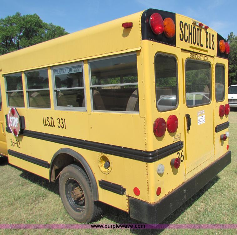 image for item B7302 1992 Ford E350 school bus