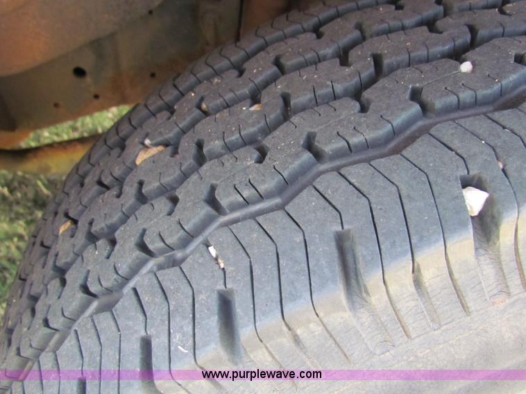 image for item B7302 1992 Ford E350 school bus