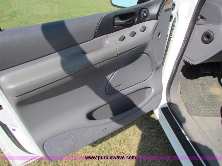 image for item B7303 1996 Ford Windstar van