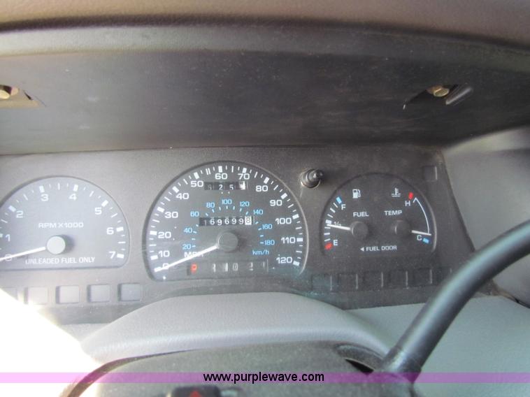 image for item B7303 1996 Ford Windstar van