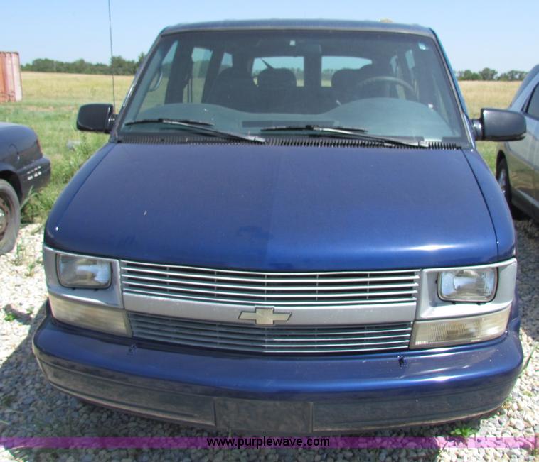 image for item B7314 1999 Chevrolet Astro van