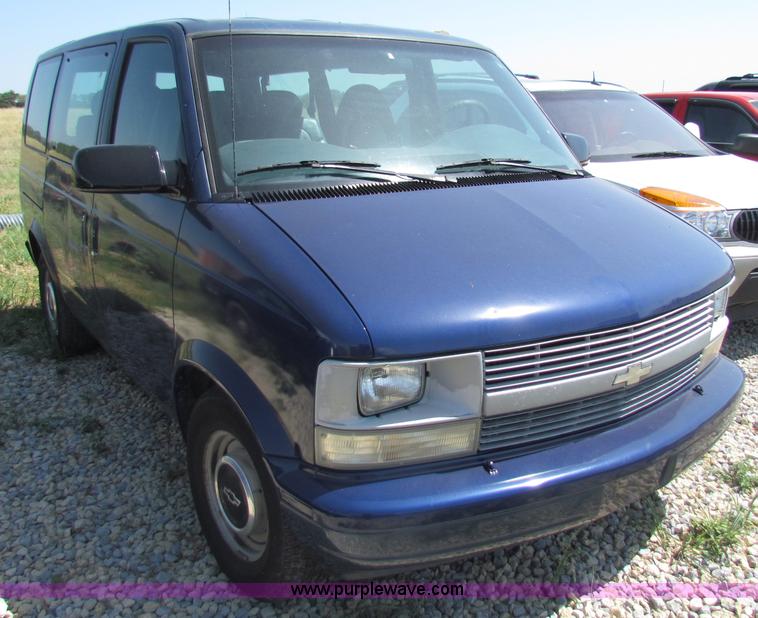 image for item B7314 1999 Chevrolet Astro van
