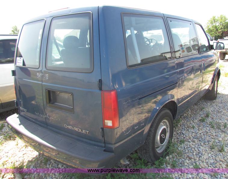image for item B7314 1999 Chevrolet Astro van