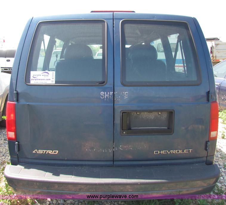 image for item B7314 1999 Chevrolet Astro van