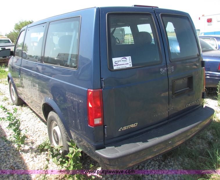 image for item B7314 1999 Chevrolet Astro van