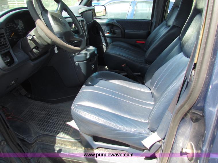 image for item B7314 1999 Chevrolet Astro van