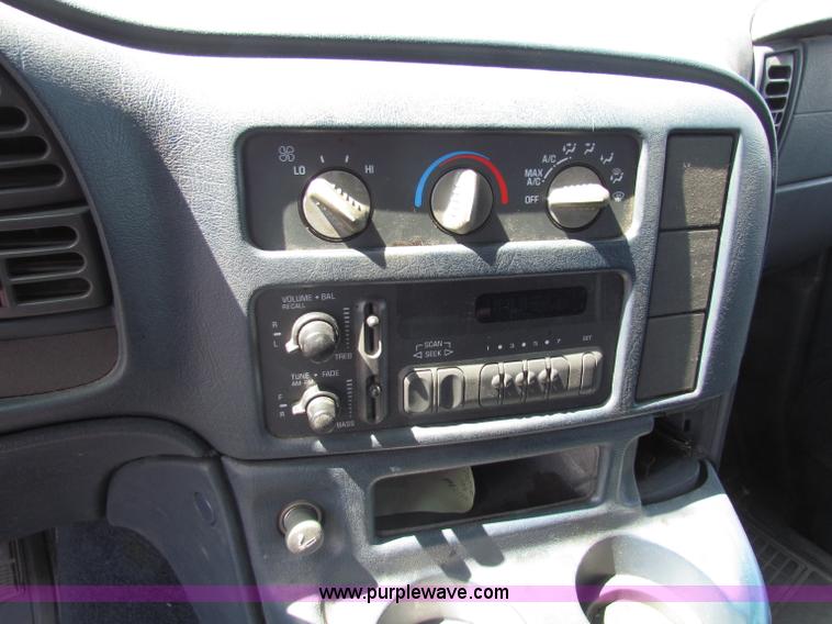 image for item B7314 1999 Chevrolet Astro van