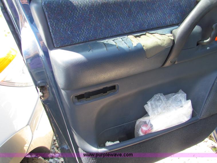 image for item B7314 1999 Chevrolet Astro van