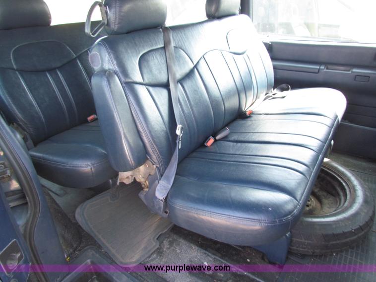 image for item B7314 1999 Chevrolet Astro van