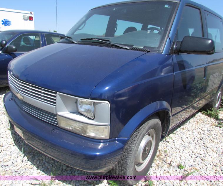 image for item B7314 1999 Chevrolet Astro van