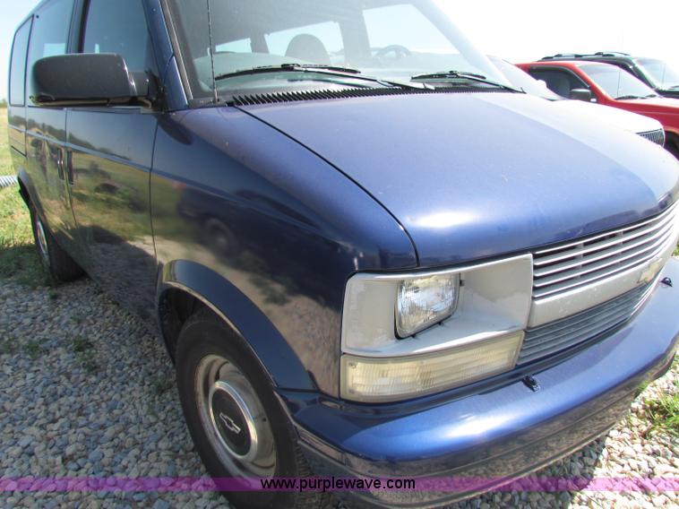image for item B7314 1999 Chevrolet Astro van