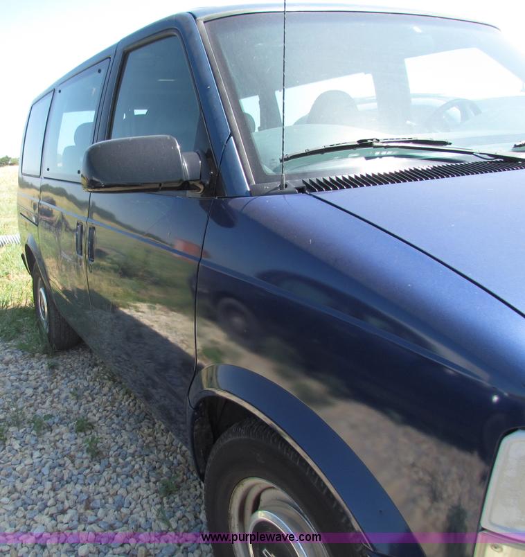 image for item B7314 1999 Chevrolet Astro van