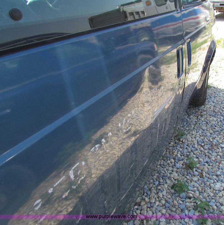 image for item B7314 1999 Chevrolet Astro van