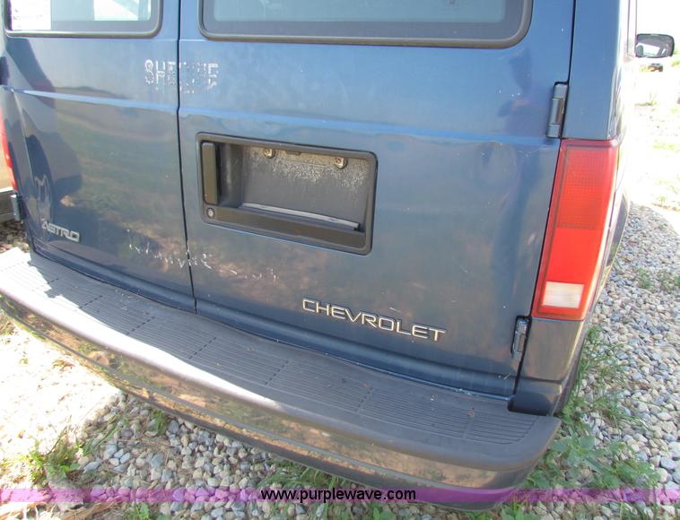 image for item B7314 1999 Chevrolet Astro van