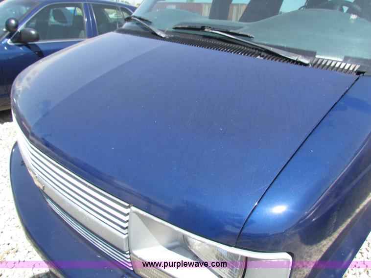 image for item B7314 1999 Chevrolet Astro van