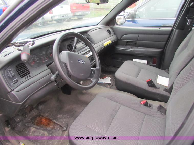 image for item B8633 2007 Ford Crown Victoria Police Interceptor