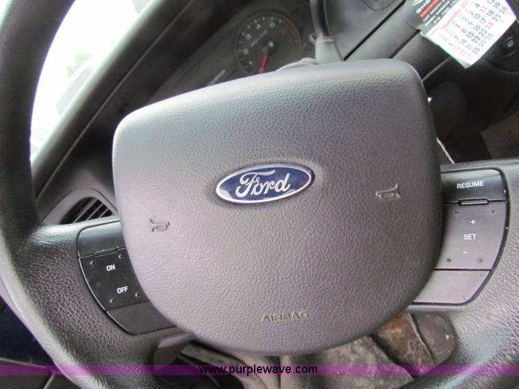 image for item B8633 2007 Ford Crown Victoria Police Interceptor