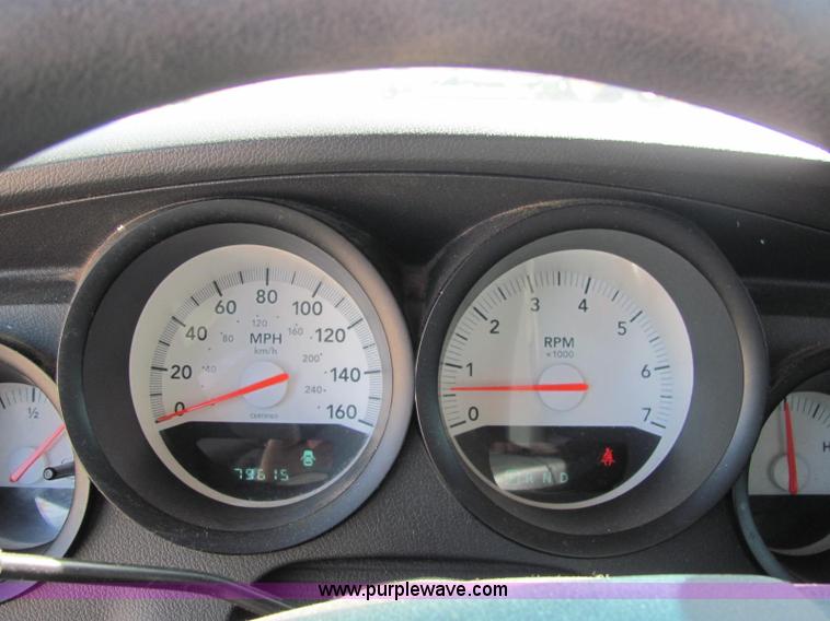 image for item C2569 2007 Dodge Charger police car