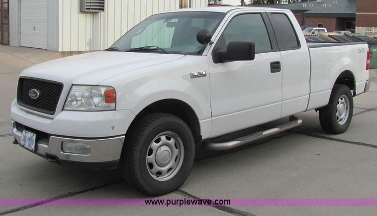 image for item C2570 2004 Ford F150 XLT Supercab pickup truck
