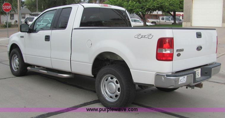 image for item C2570 2004 Ford F150 XLT Supercab pickup truck