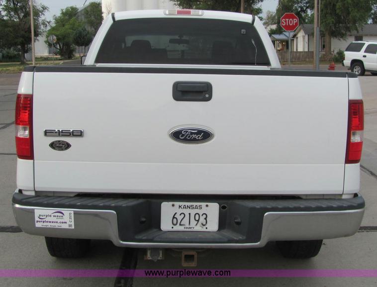 image for item C2570 2004 Ford F150 XLT Supercab pickup truck