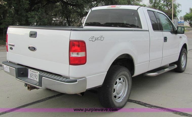 image for item C2570 2004 Ford F150 XLT Supercab pickup truck