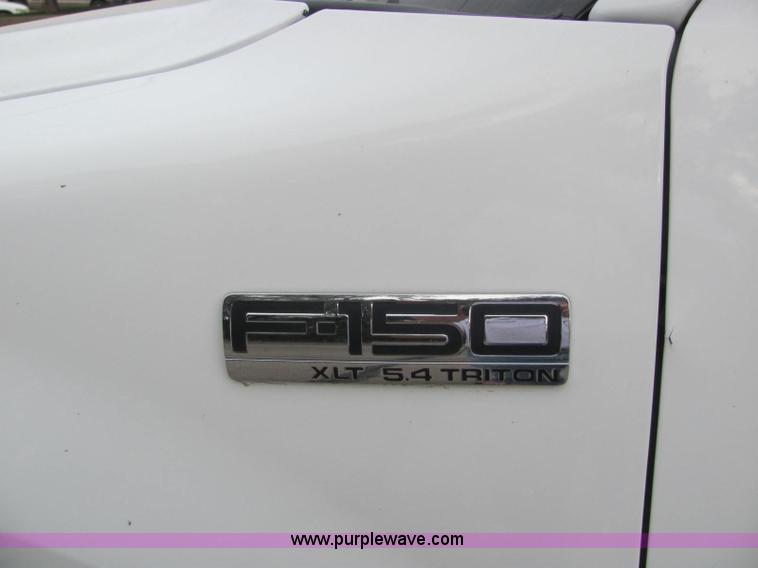 image for item C2570 2004 Ford F150 XLT Supercab pickup truck