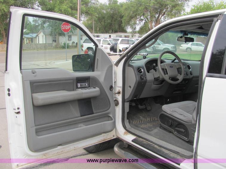 image for item C2570 2004 Ford F150 XLT Supercab pickup truck