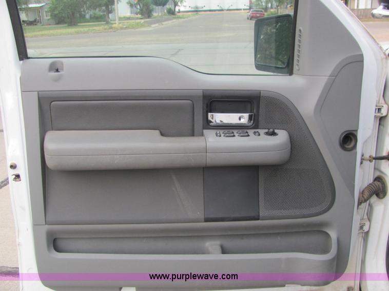 image for item C2570 2004 Ford F150 XLT Supercab pickup truck