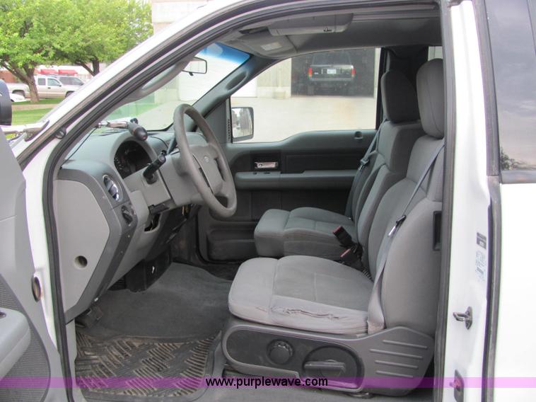 image for item C2570 2004 Ford F150 XLT Supercab pickup truck